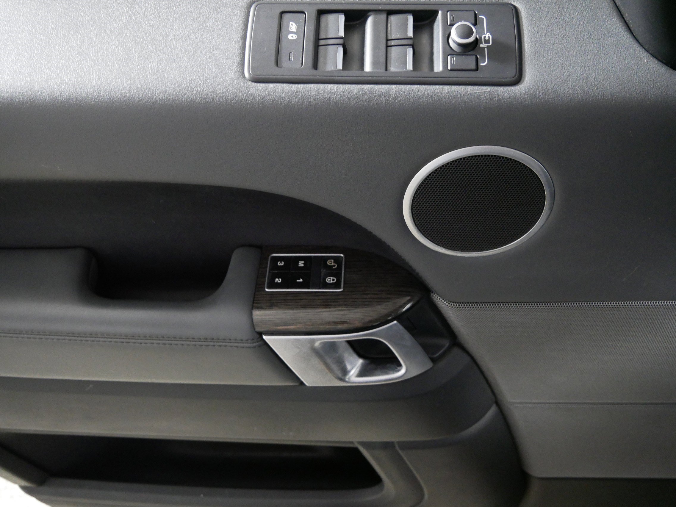 Used 2014 Land Rover Range Rover Sport Supercharged image 19