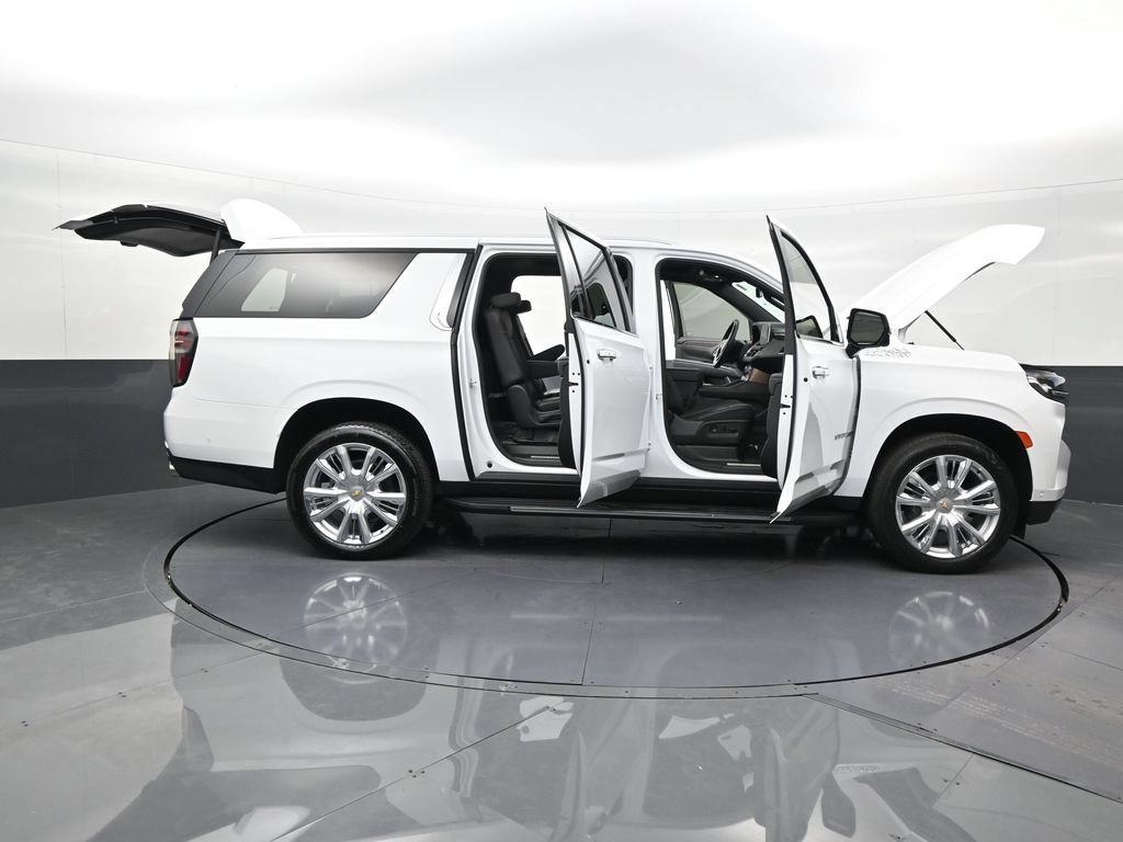 Used 2024 Chevrolet Suburban High Country w/ Advanced Technology Package RWD image 29