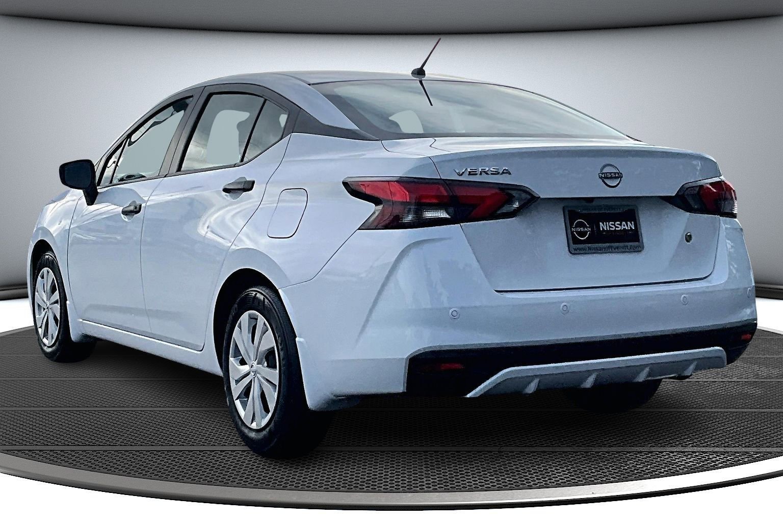 Used 2025 Nissan Versa S w/ Trunk Package image 4