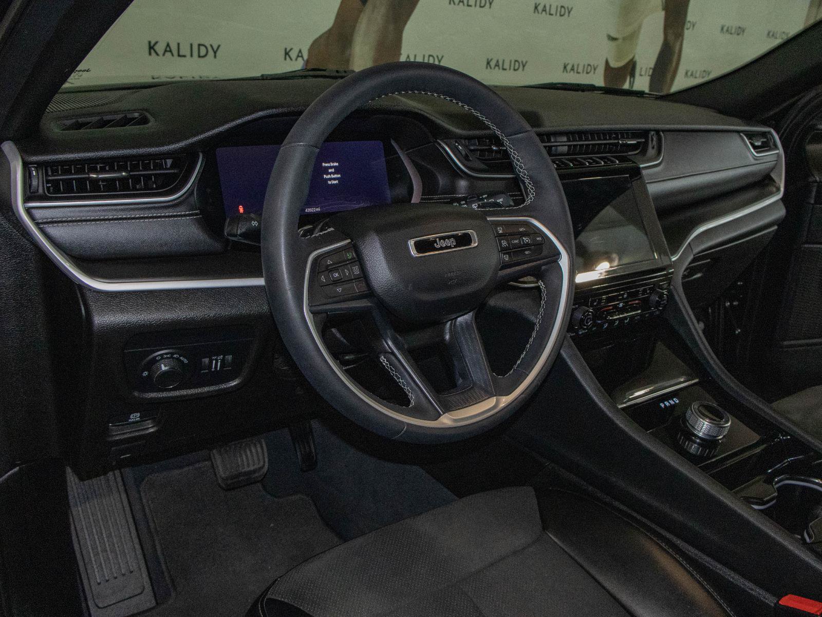 Used 2023 Jeep Grand Cherokee L Laredo AWD/4WD image 5
