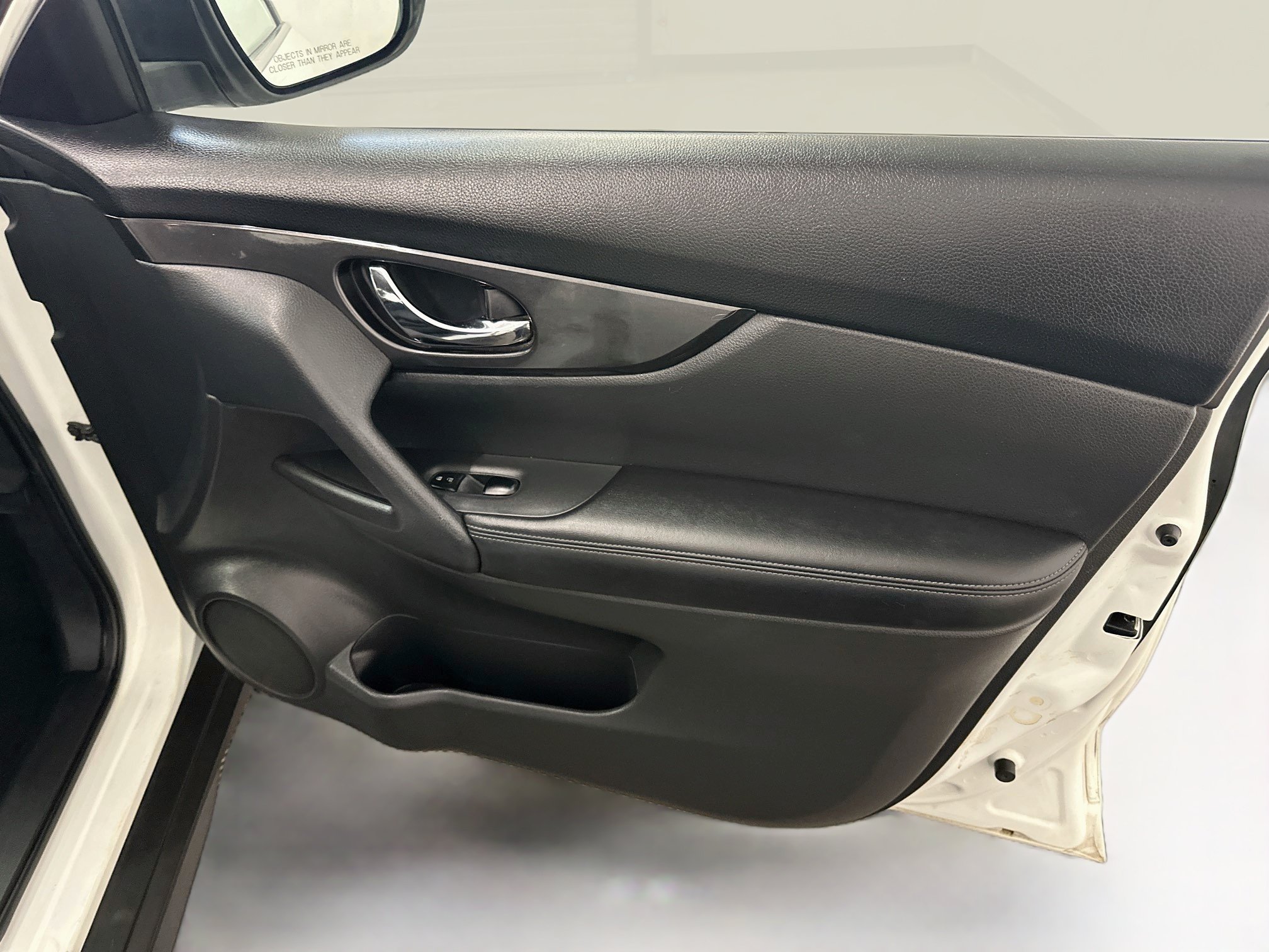 Used 2017 Nissan Rogue S AWD/4WD image 32