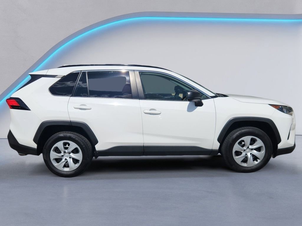 Used 2019 Toyota RAV4 LE image 3