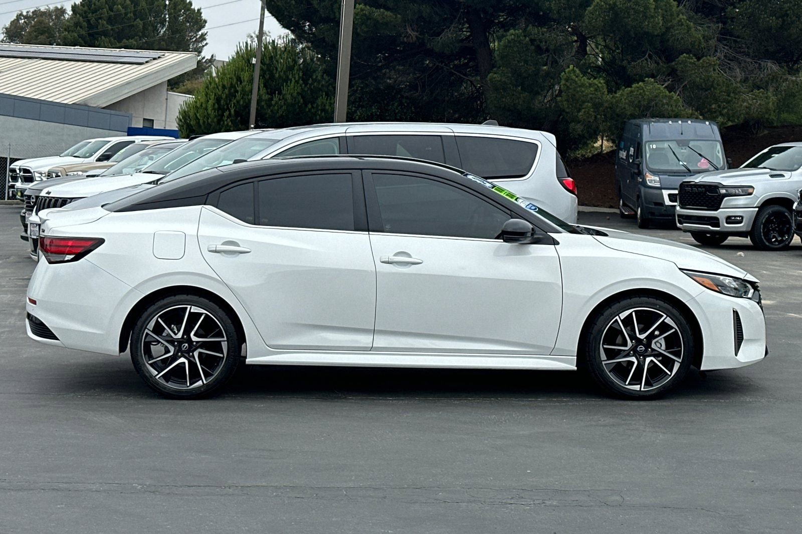 Used 2024 Nissan Sentra SR w/ Lighting Package FWD image 4