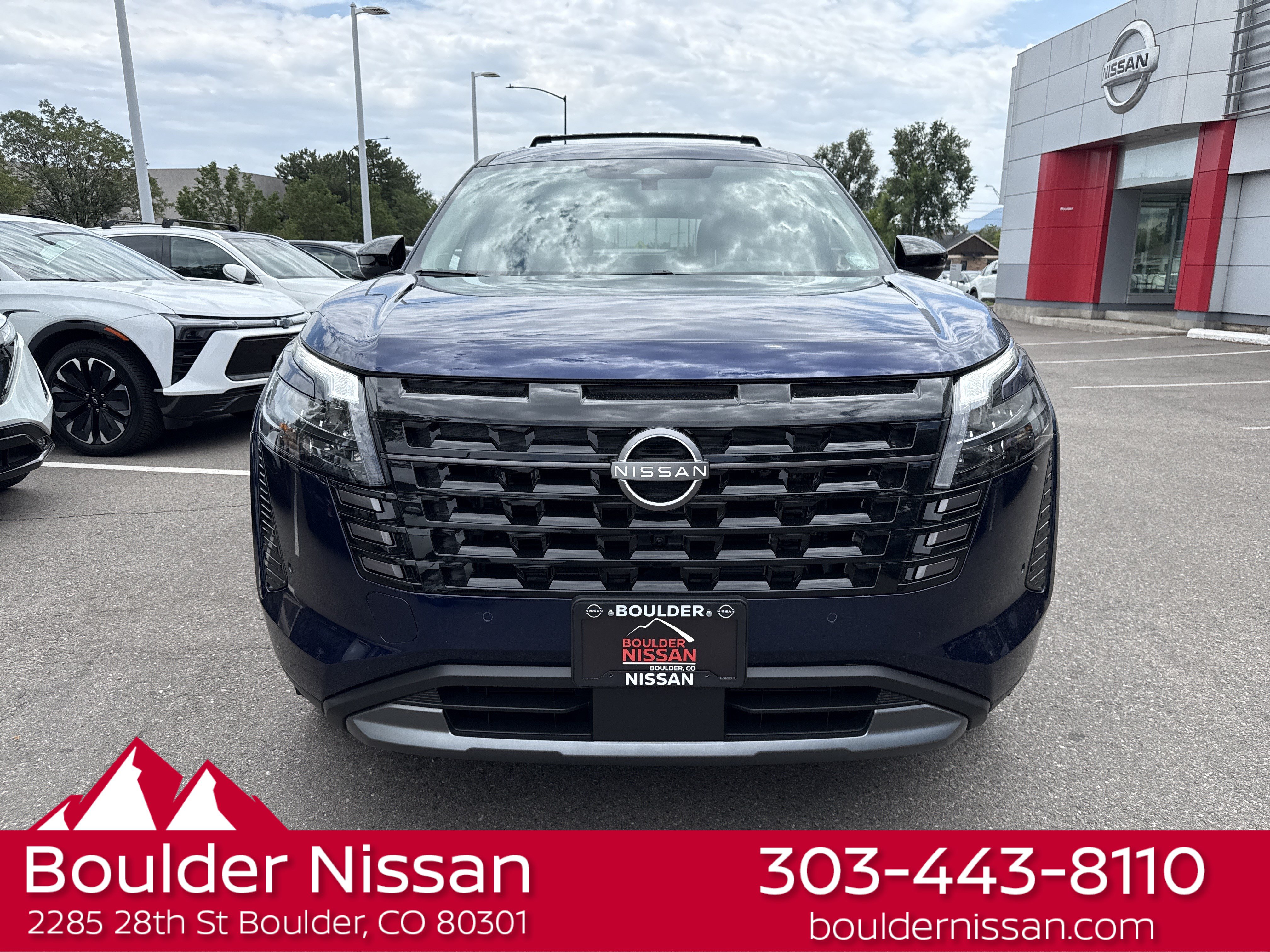 New 2026 Nissan Pathfinder SL w/ SL Premium Package AWD/4WD image 2