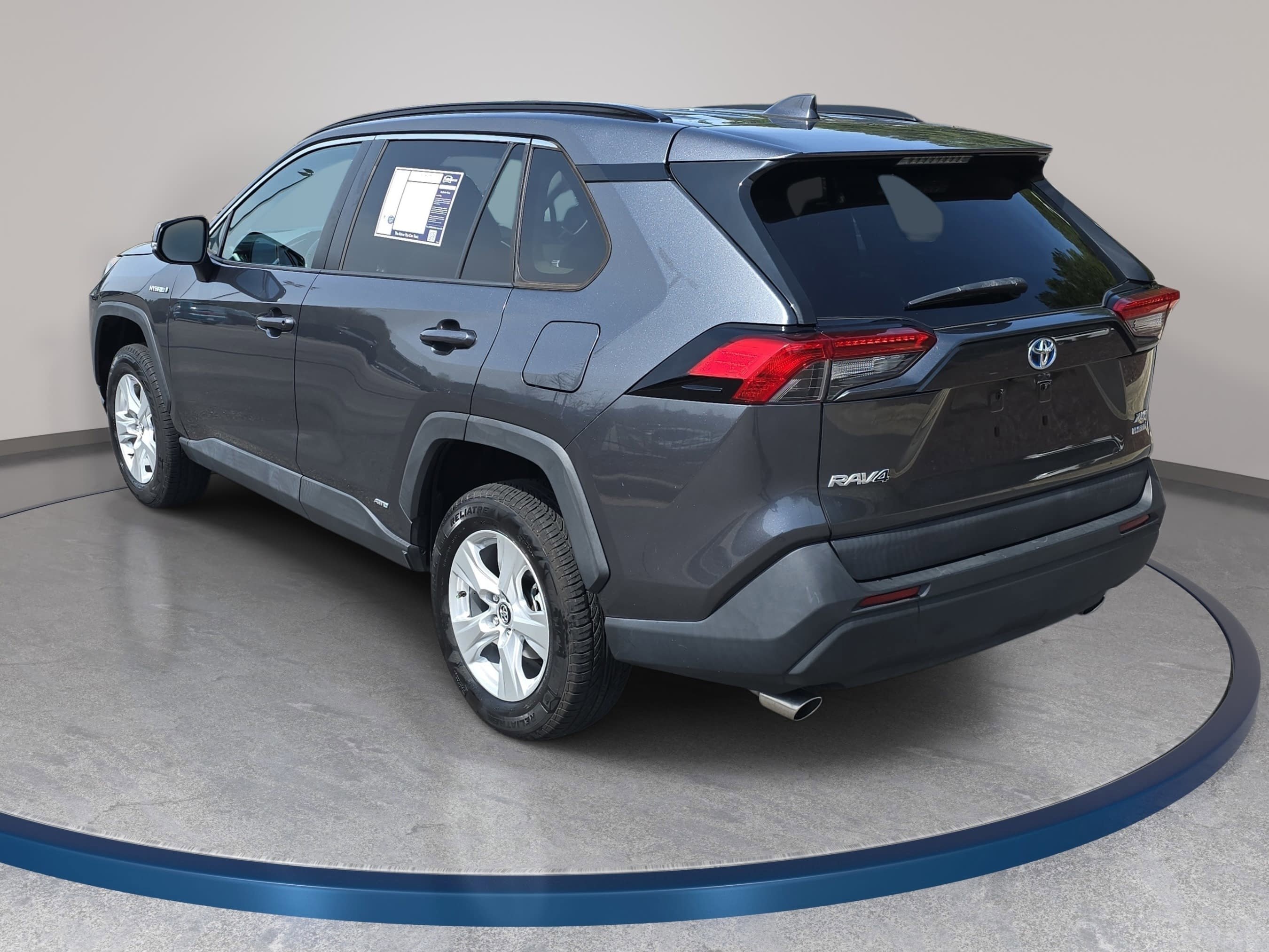 Used 2021 Toyota RAV4 XLE w/ Convenience Package image 7