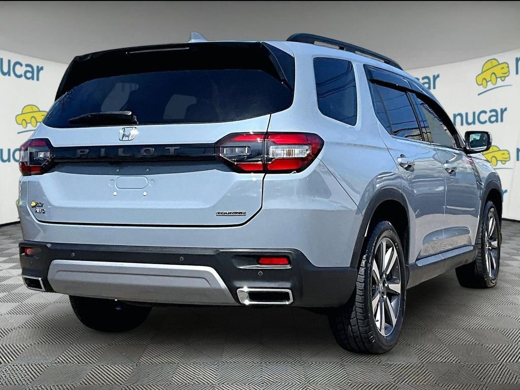 Used 2023 Honda Pilot Touring image 6