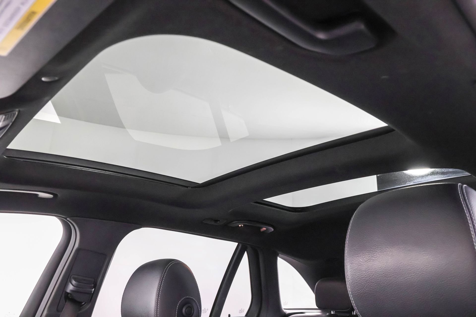 Used 2020 Mercedes-Benz GLC 300 4MATIC image 9