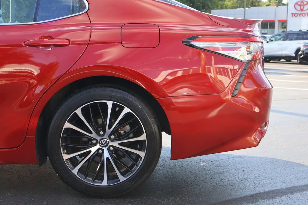 Used 2019 Toyota Camry SE FWD image 4