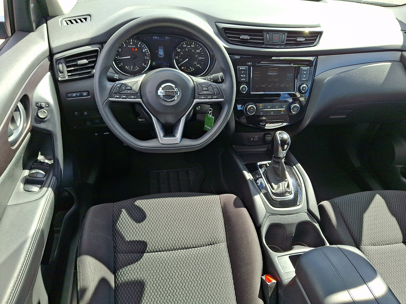 Used 2020 Nissan Rogue Sport S image 11