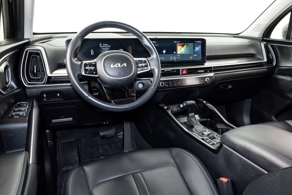 Used 2024 Kia Sorento S w/ Panoramic Sunroof Package FWD image 7