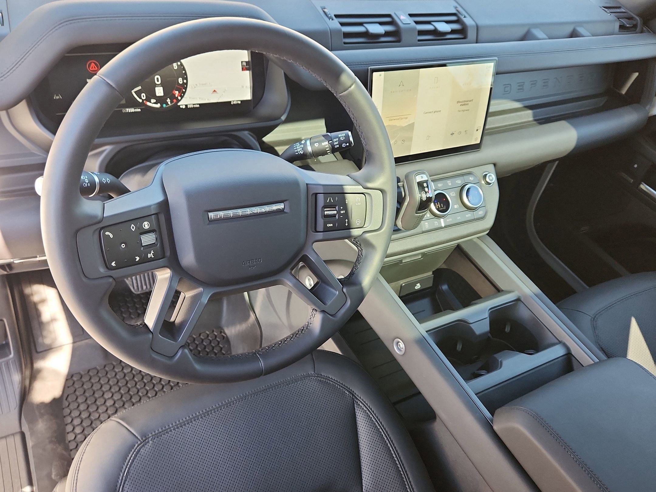 Used 2025 Land Rover Defender 90 X-Dynamic SE image 13