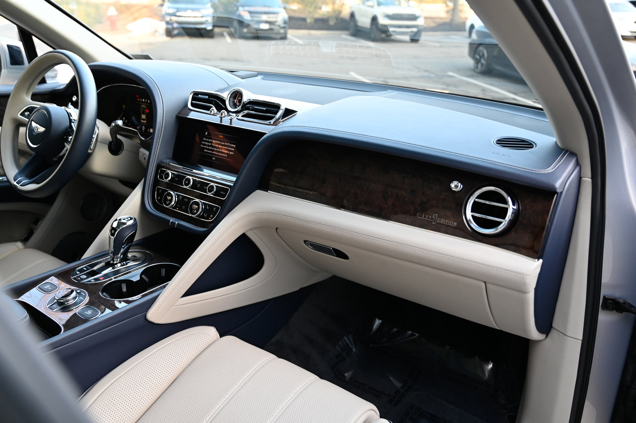 Used 2022 Bentley Bentayga image 54