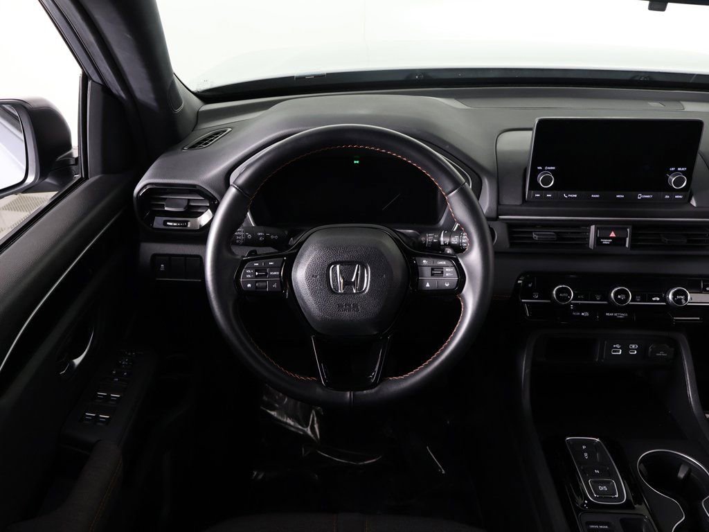 Used 2025 Honda Pilot Sport image 35