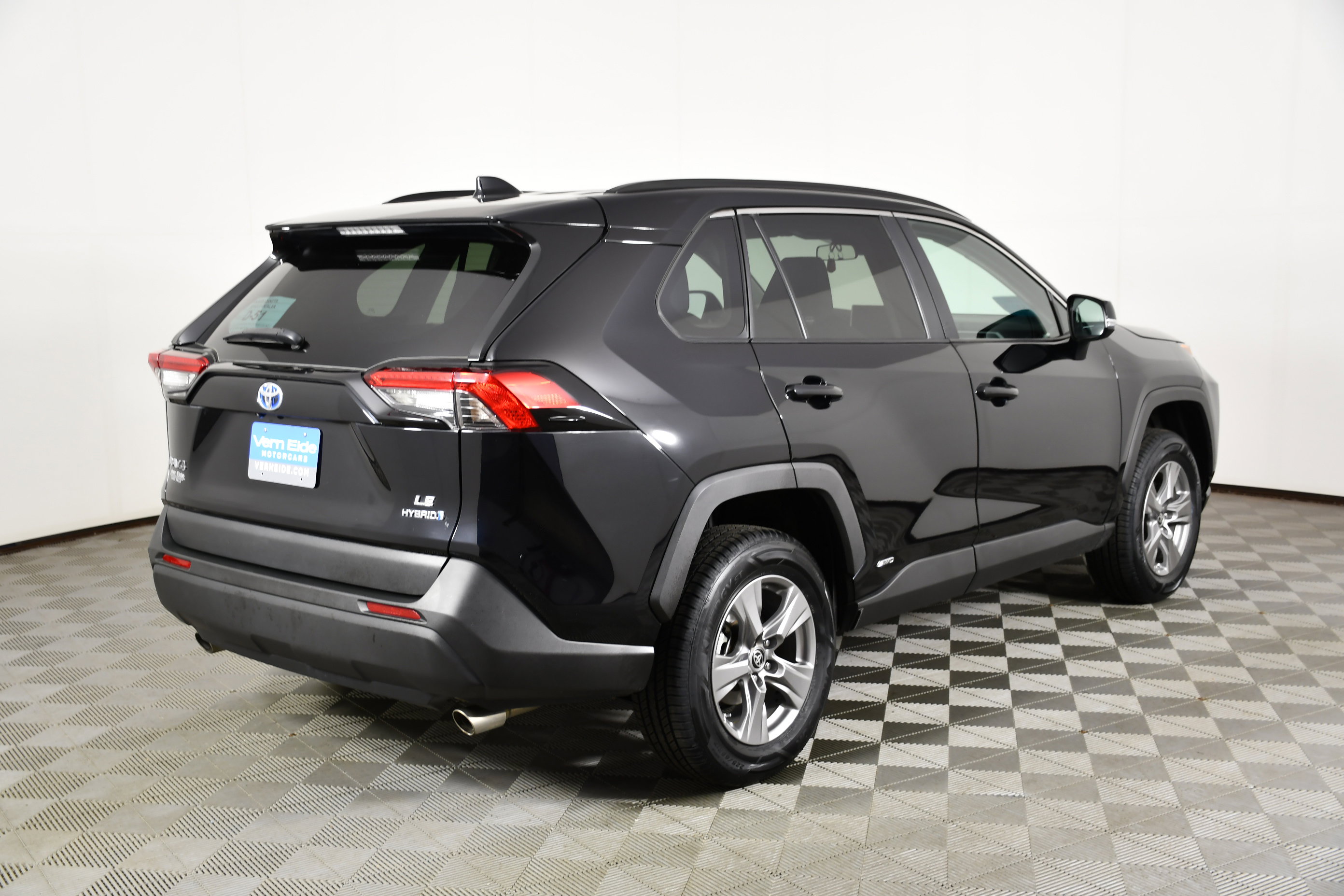 Used 2024 Toyota RAV4 LE AWD/4WD image 6
