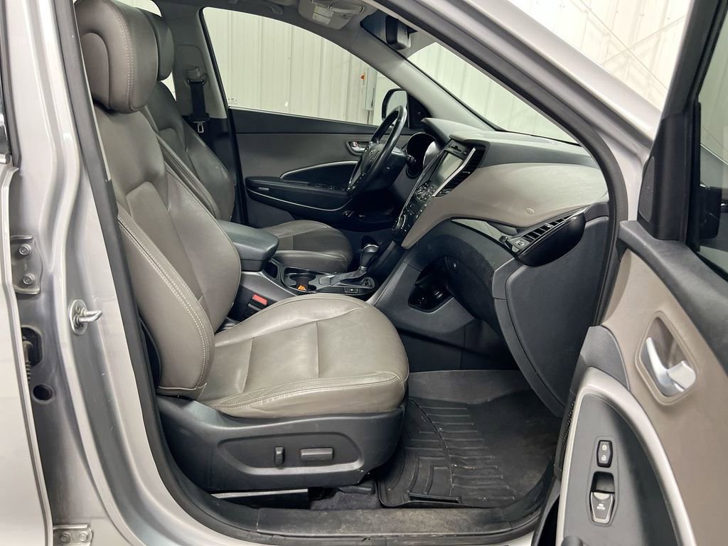 Used 2015 Hyundai Santa Fe Limited w/ Option Group 04 AWD/4WD image 23