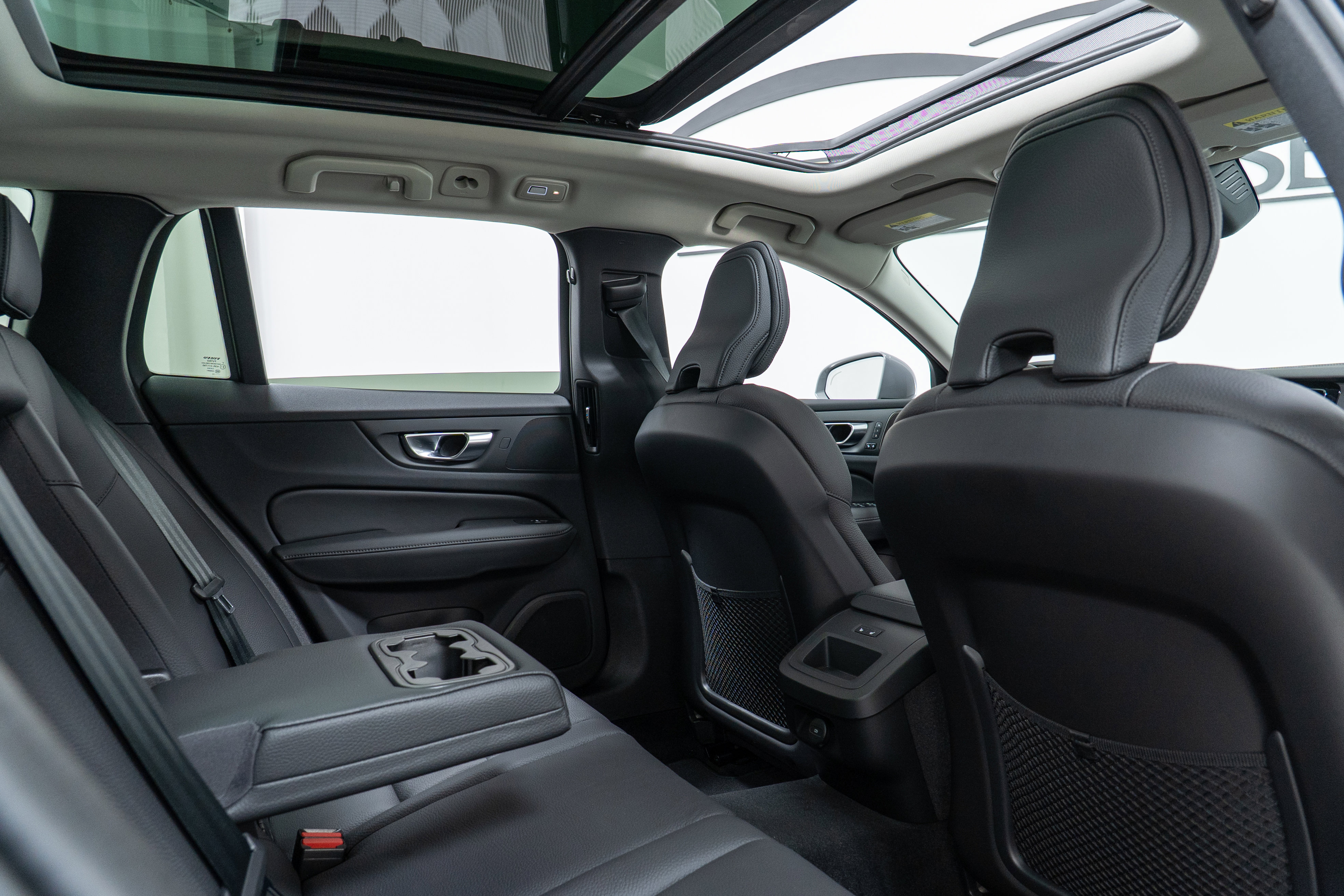 New 2026 Volvo V60 B5 Cross Country Plus w/ Climate Package image 23