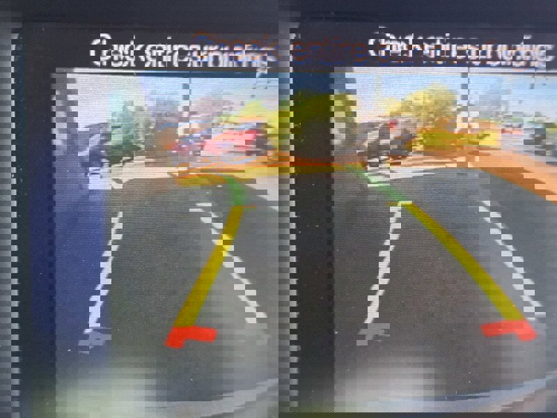 Used 2017 Chrysler Pacifica LX FWD image 17