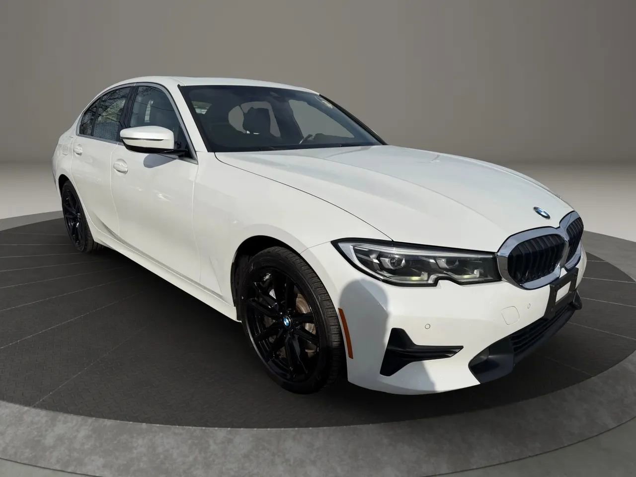 Used 2020 BMW 330i xDrive Sedan w/ Premium Package image 3