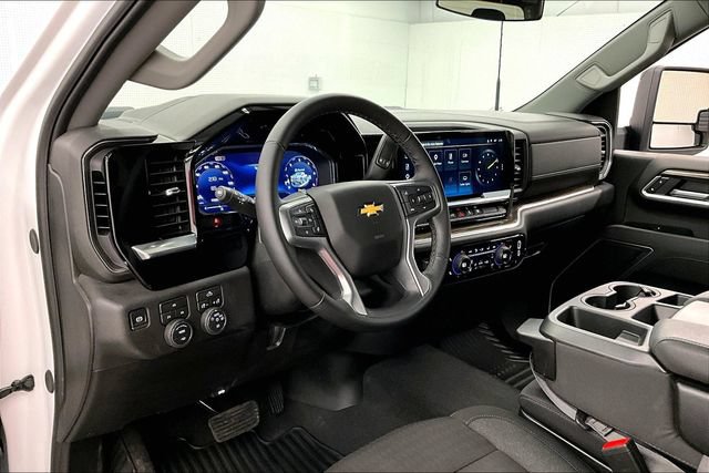 Used 2025 Chevrolet Silverado 2500 LT w/ Convenience Package AWD/4WD image 16