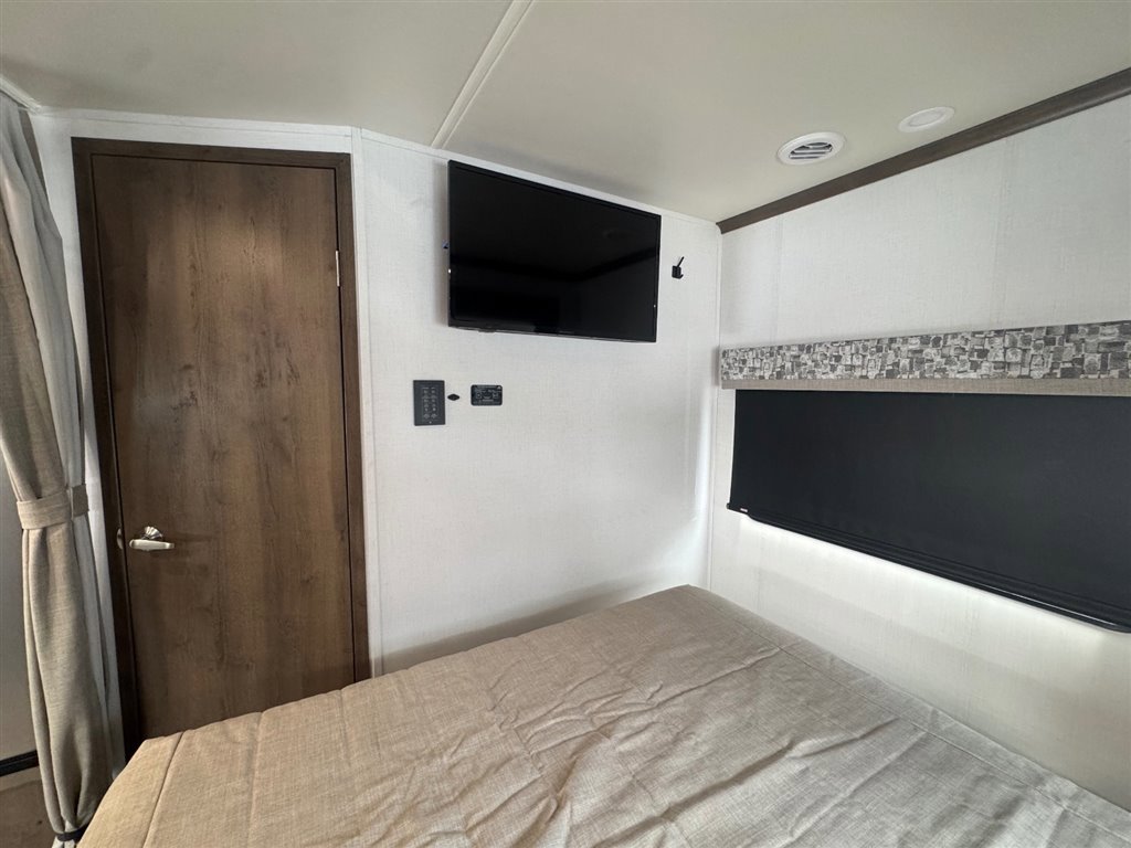 Used 2022 Mercedes-Benz Sprinter 3500 image 23