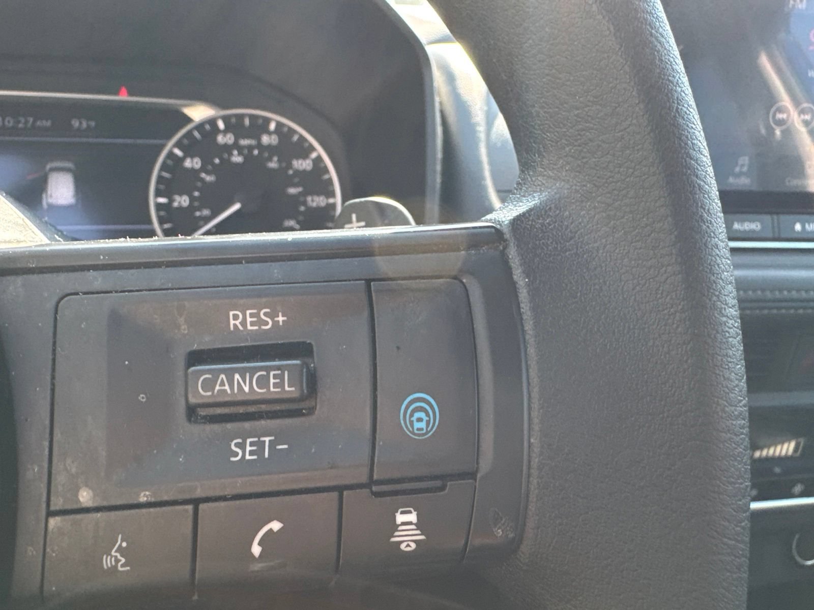 Used 2024 Nissan Rogue SV FWD image 6