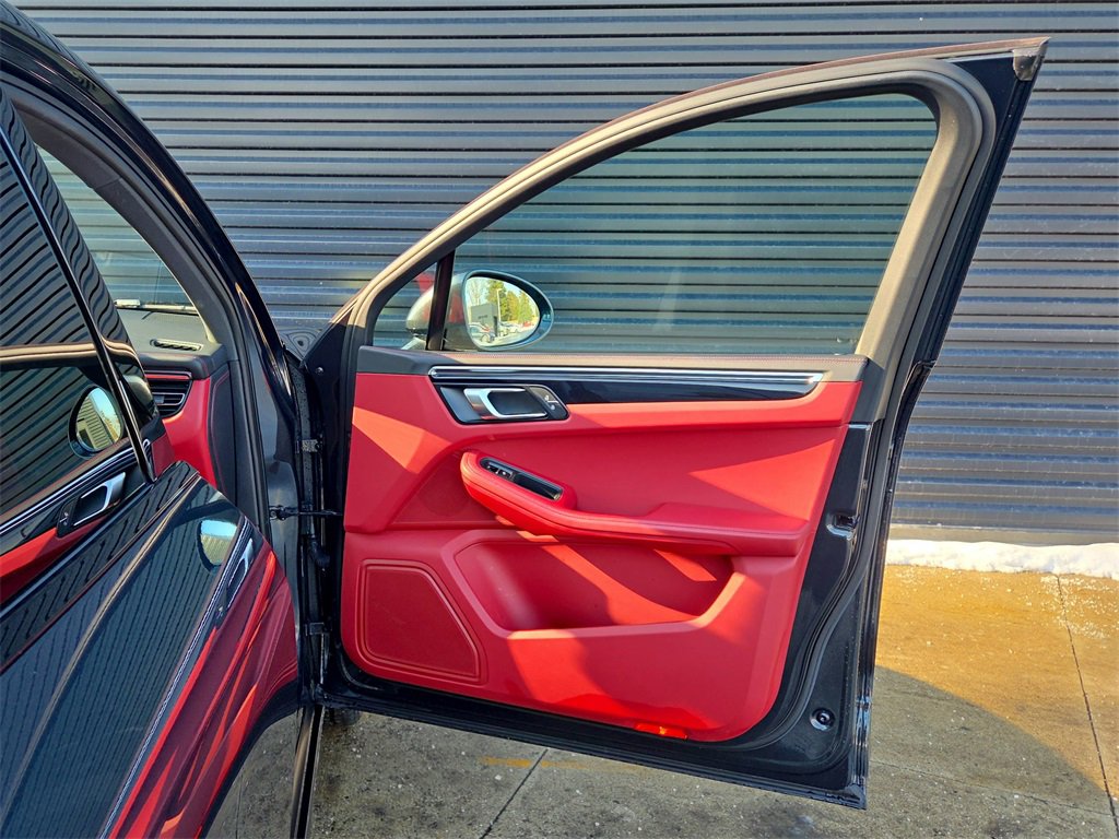 Certified 2023 Porsche Macan GTS image 19