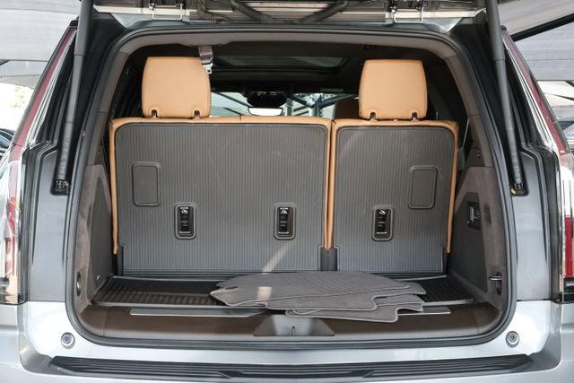 Used 2025 Cadillac Escalade Premium Luxury image 34