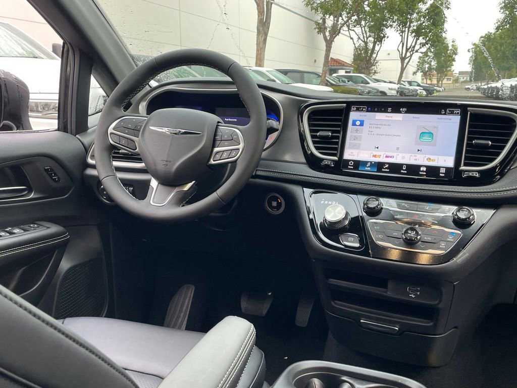 New 2026 Chrysler Pacifica Select FWD image 22