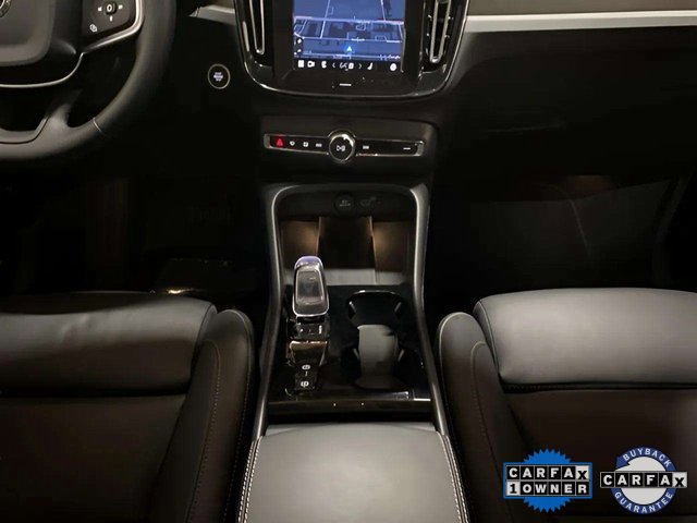 Used 2025 Volvo XC40 B5 Plus image 13
