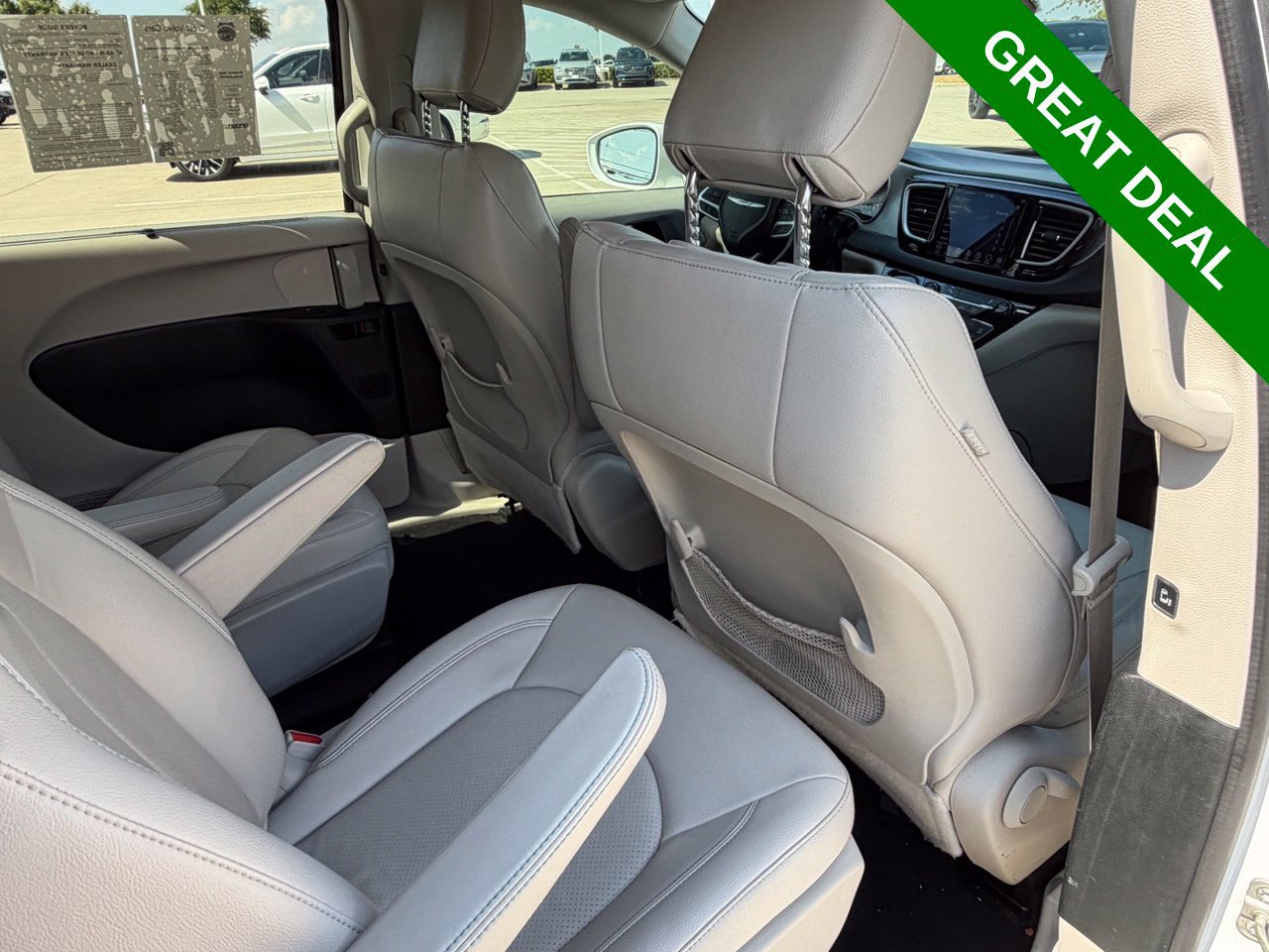 Used 2018 Chrysler Pacifica Touring-L FWD image 41