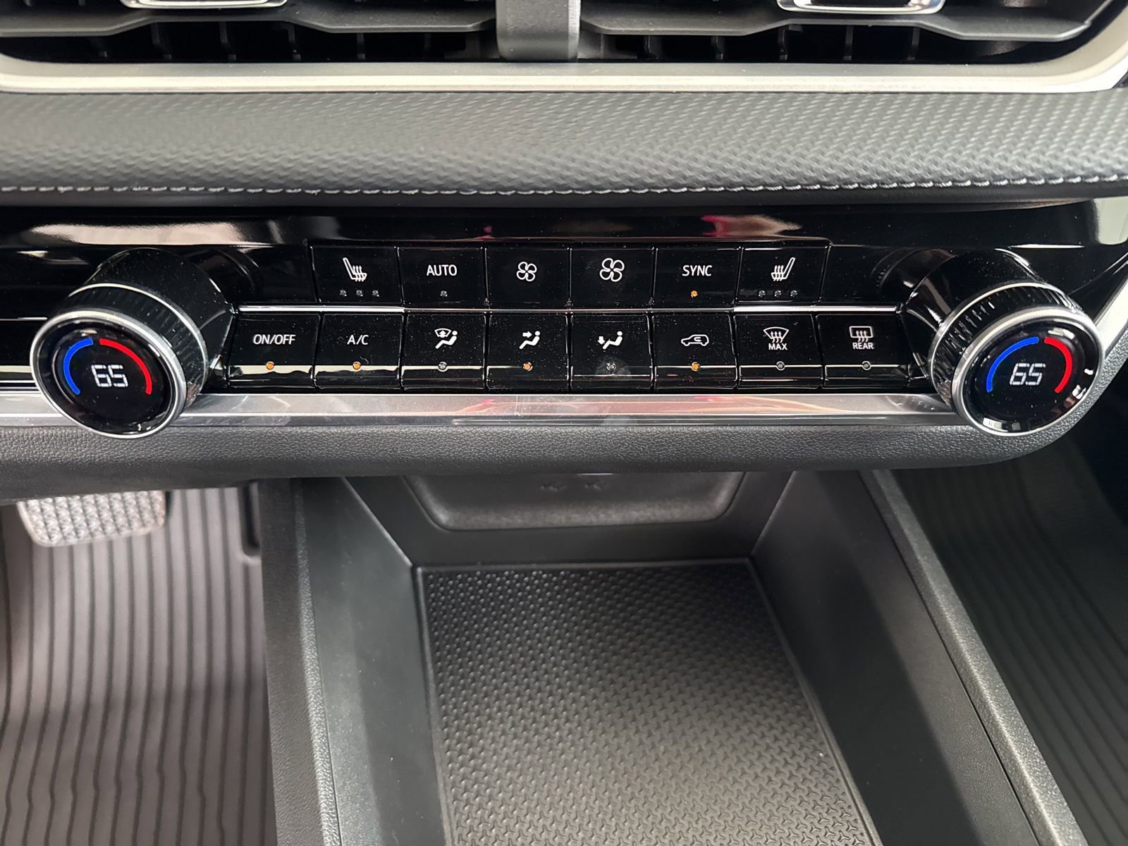 New 2026 Chevrolet Equinox LT w/ Convenience Package II image 28