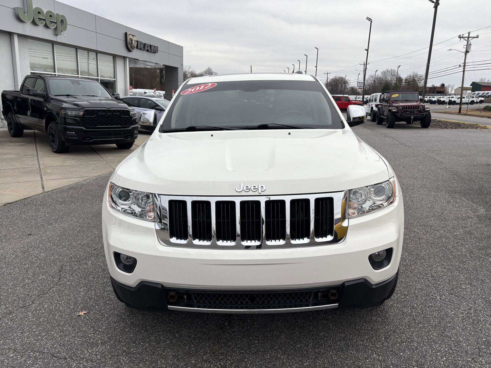 Used 2012 Jeep Grand Cherokee Limited w/ Luxury Group II image 3