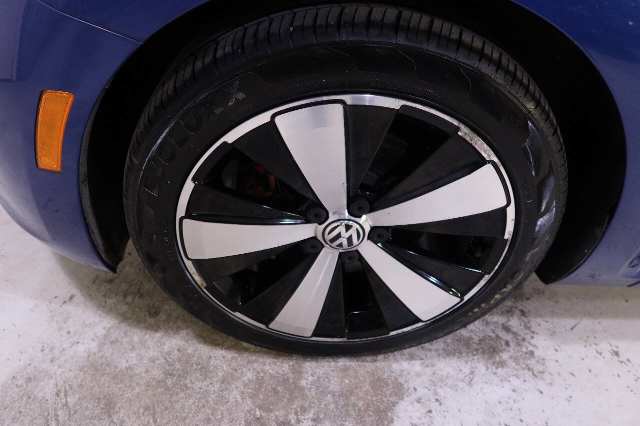 Used 2013 Volkswagen Beetle 2.0T image 10