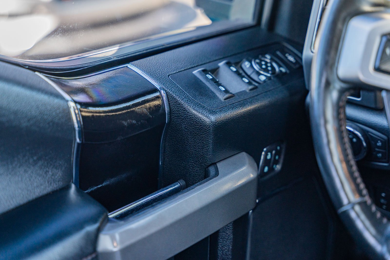 Certified 2019 Ford F450 Platinum w/ Platinum Ultimate Package image 32