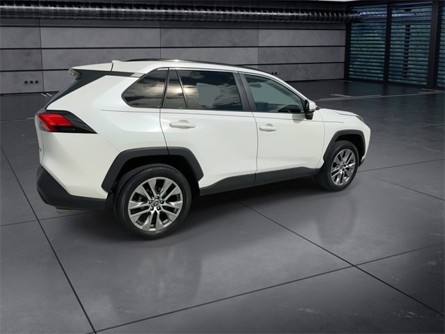 Used 2022 Toyota RAV4 XLE Premium image 8