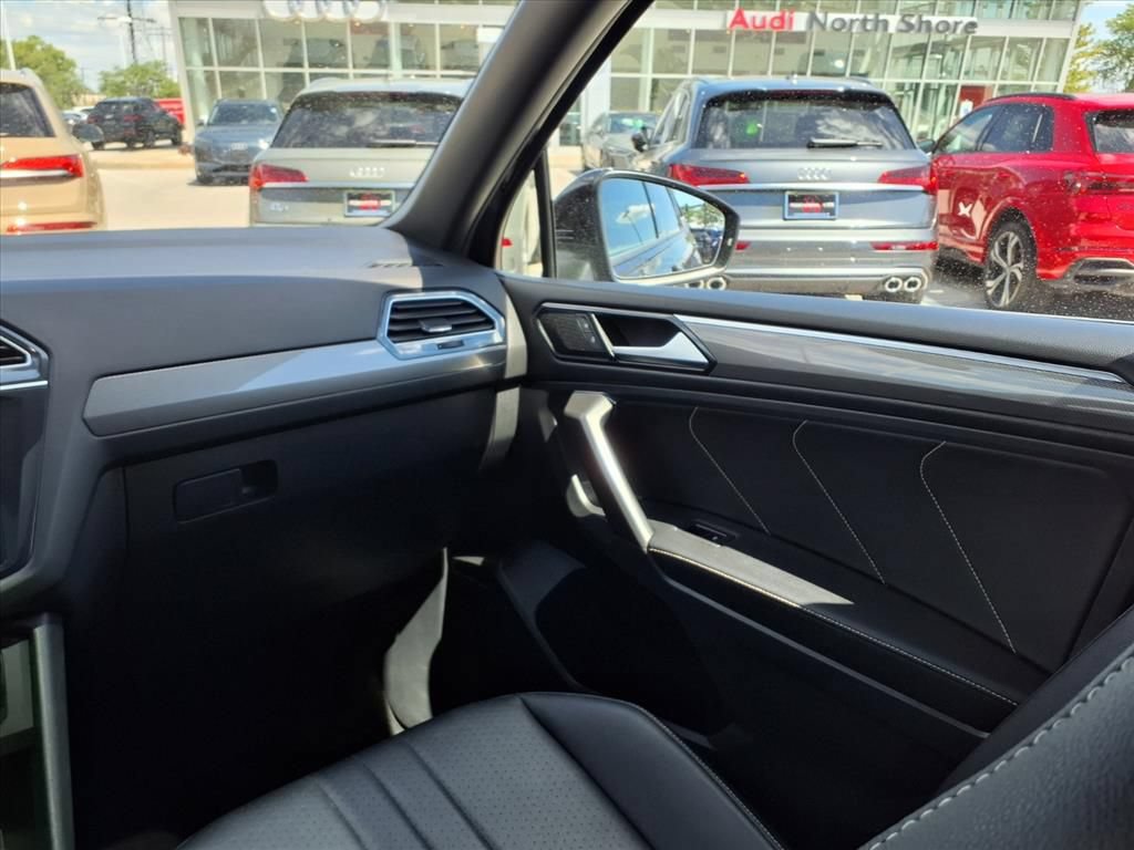Used 2022 Volkswagen Tiguan SE R-Line AWD/4WD image 23