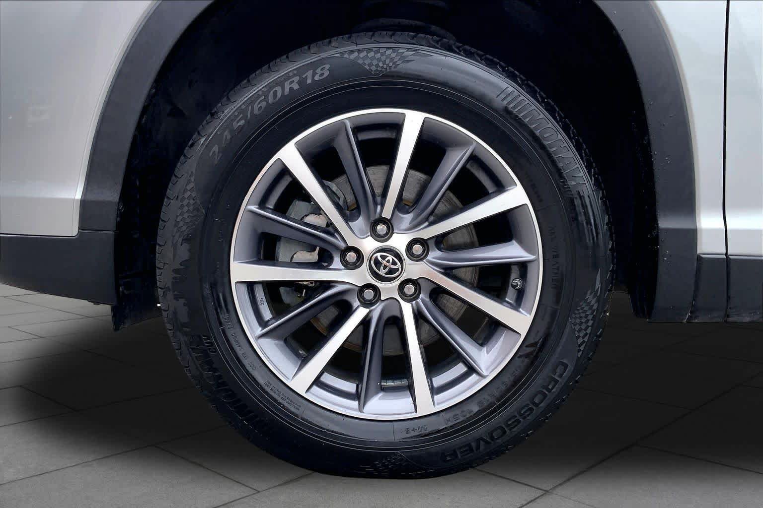 Used 2019 Toyota Highlander XLE FWD image 11
