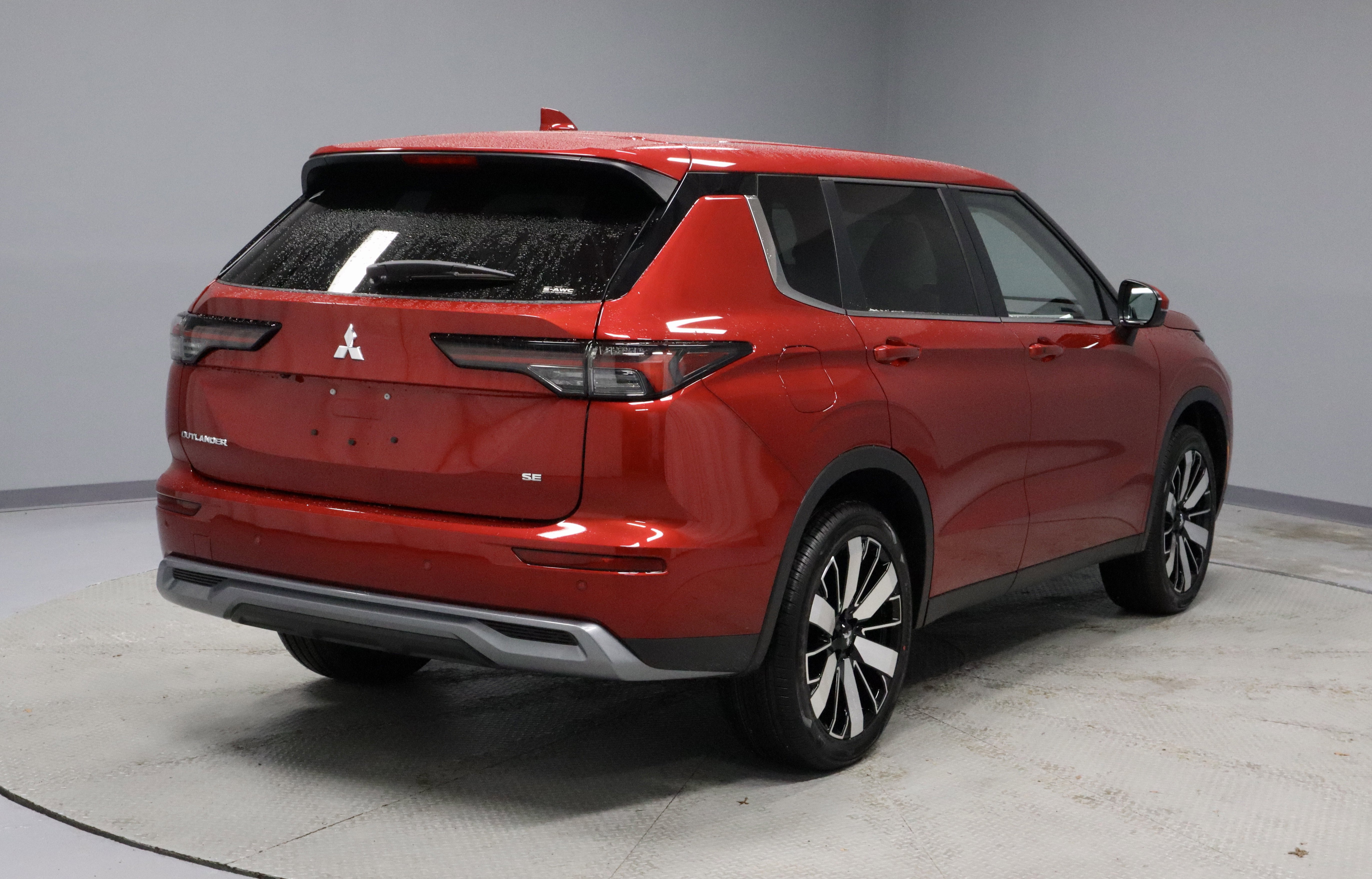 New 2025 Mitsubishi Outlander SE image 8