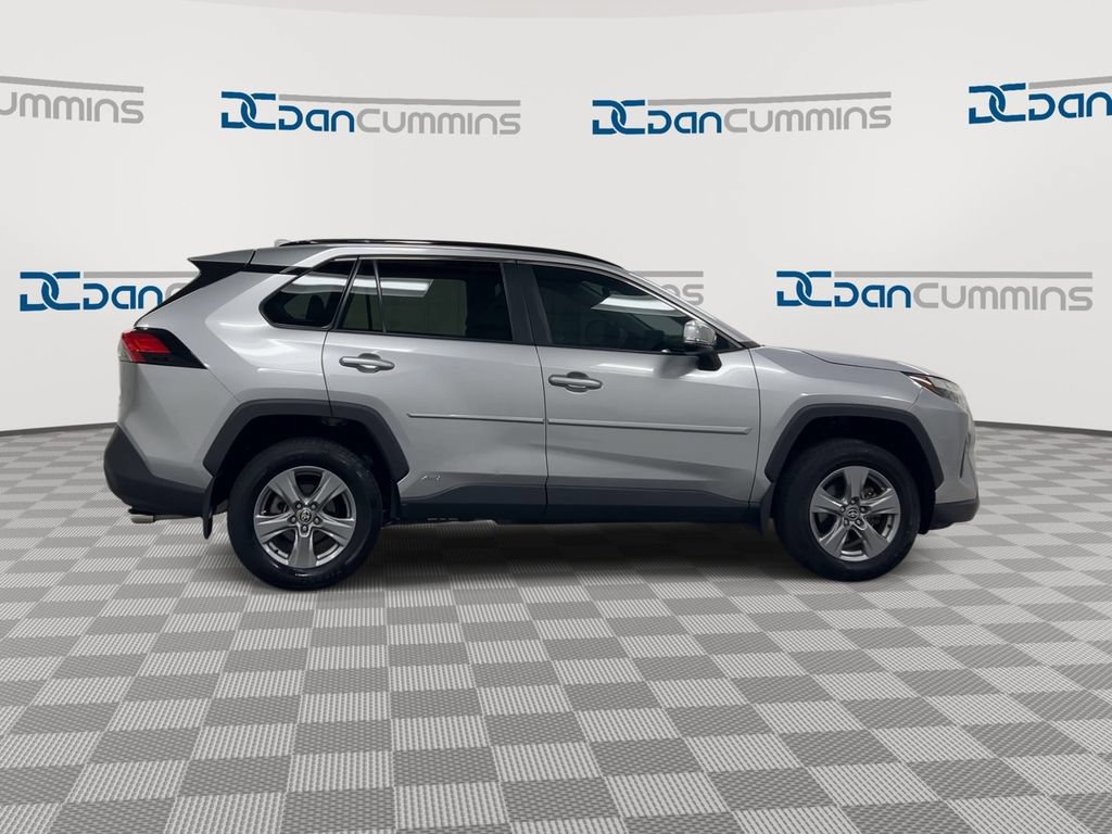 Used 2022 Toyota RAV4 XLE AWD/4WD image 9