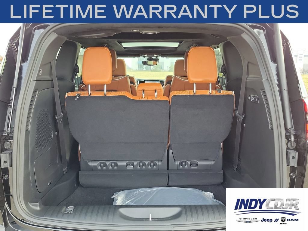 New 2026 Chrysler Pacifica Pinnacle w/ Trailer Tow Group AWD/4WD image 10