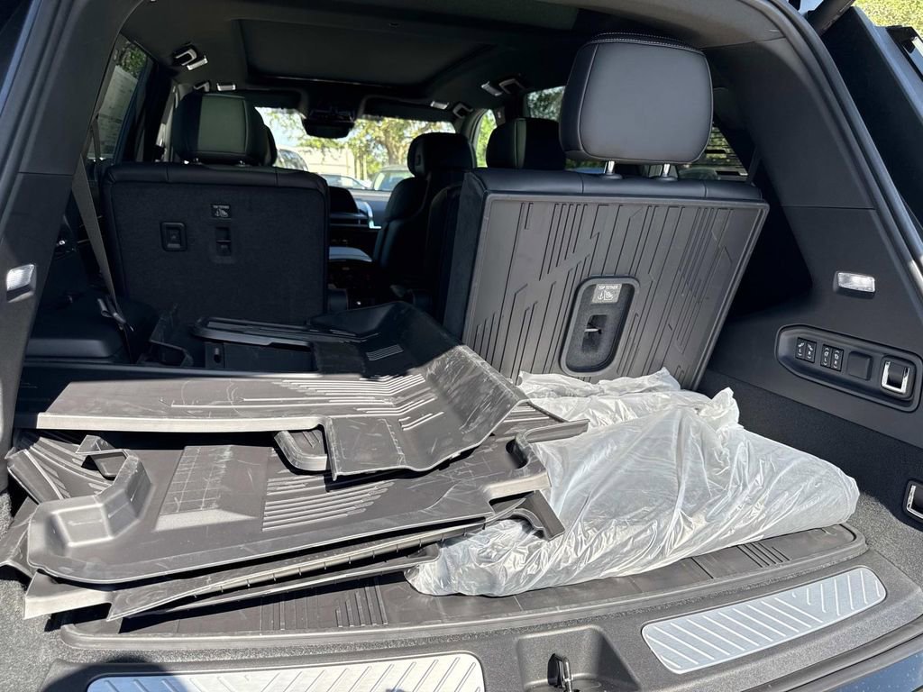 New 2026 Cadillac Vistiq Sport w/ LPO, Floor Liner Package image 11