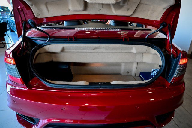 Used 2018 Maserati GranTurismo Convertible image 21