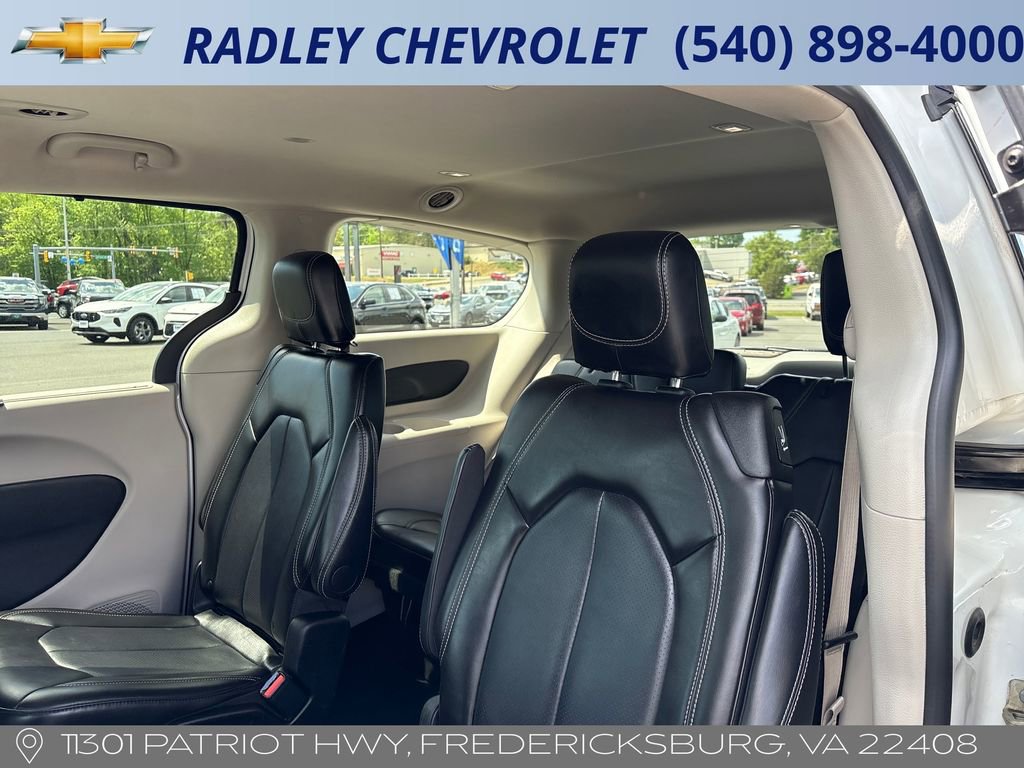 Used 2024 Chrysler Pacifica Touring-L FWD image 23