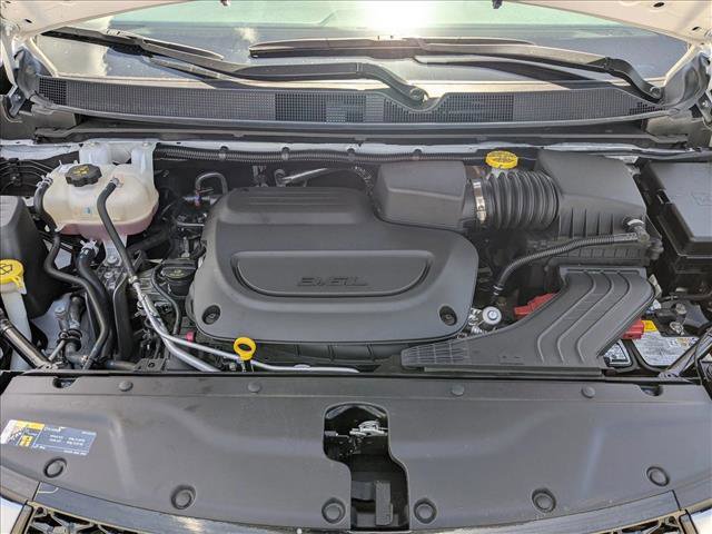 Used 2025 Chrysler Pacifica Limited FWD image 24
