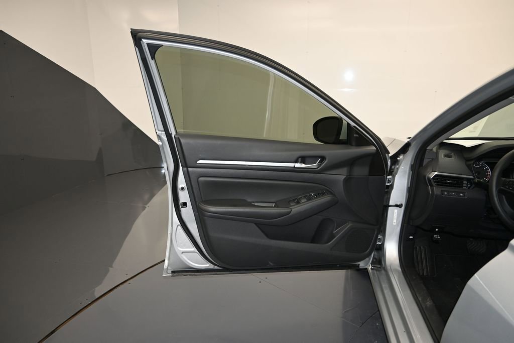 Certified 2022 Nissan Altima 2.5 SV FWD image 10