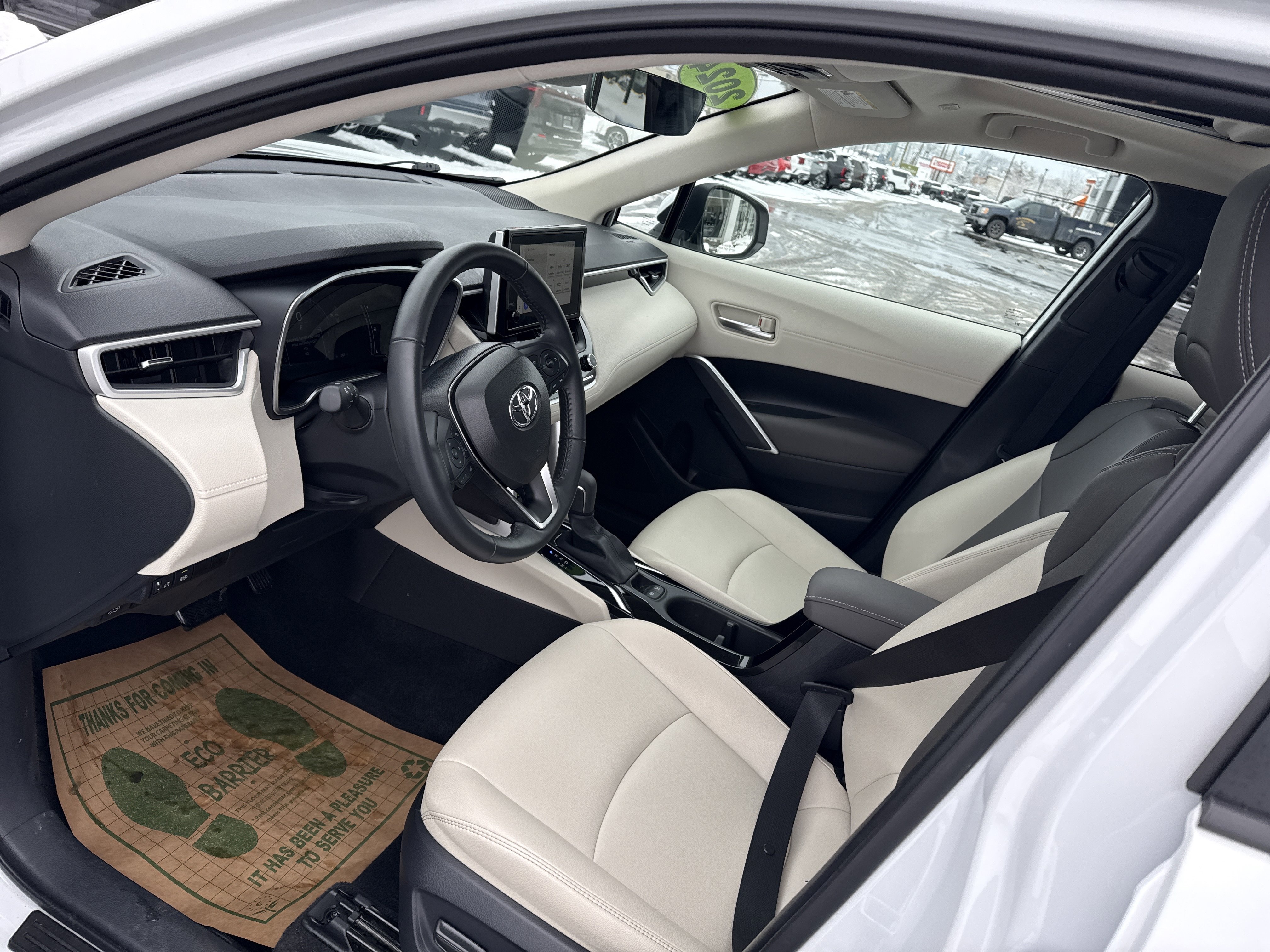 Used 2024 Toyota Corolla Cross XLE w/ Convenience Package image 21