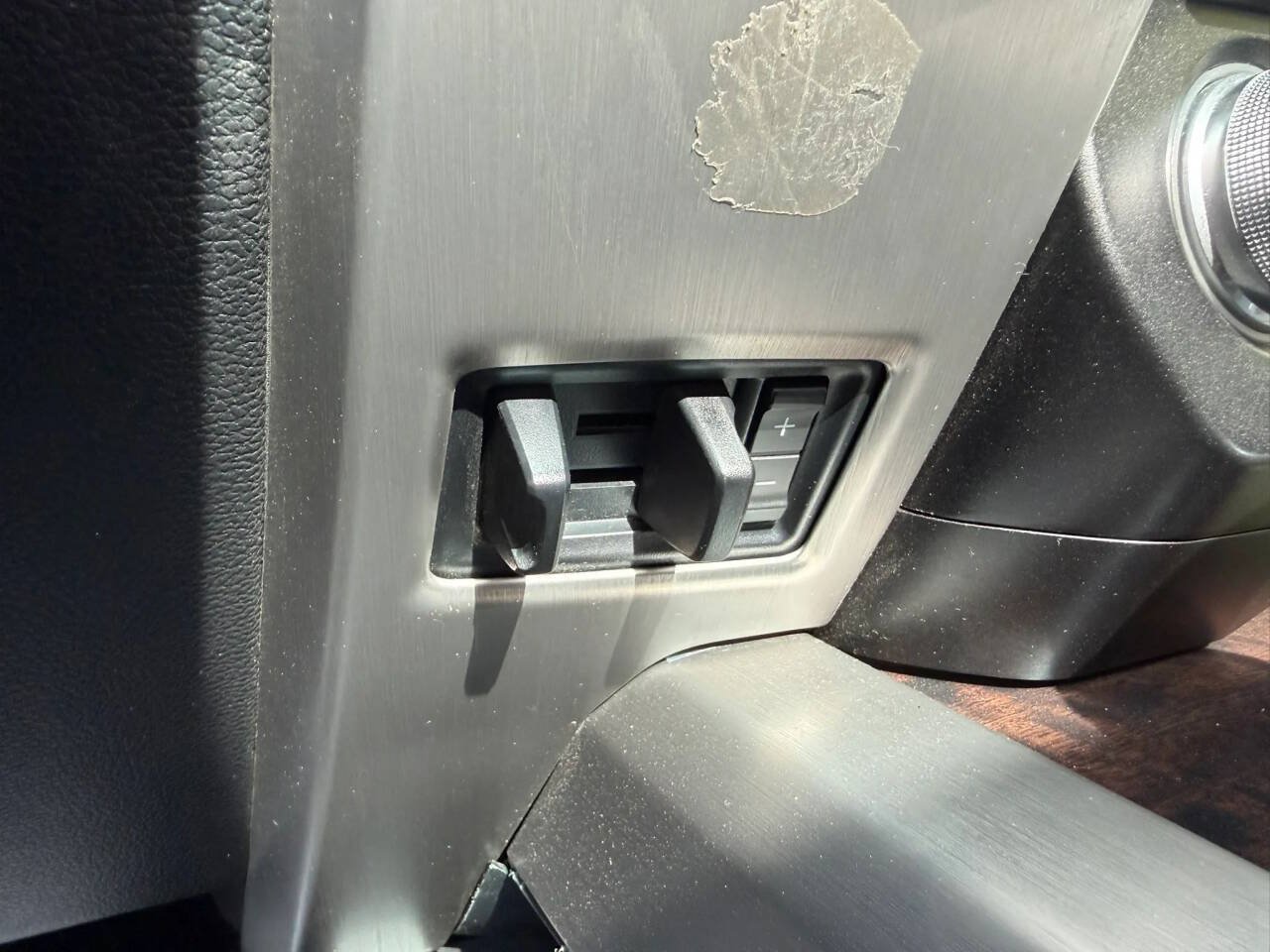 Used 2015 Ford F150 Platinum w/ Equipment Group 701A Luxury AWD/4WD image 33