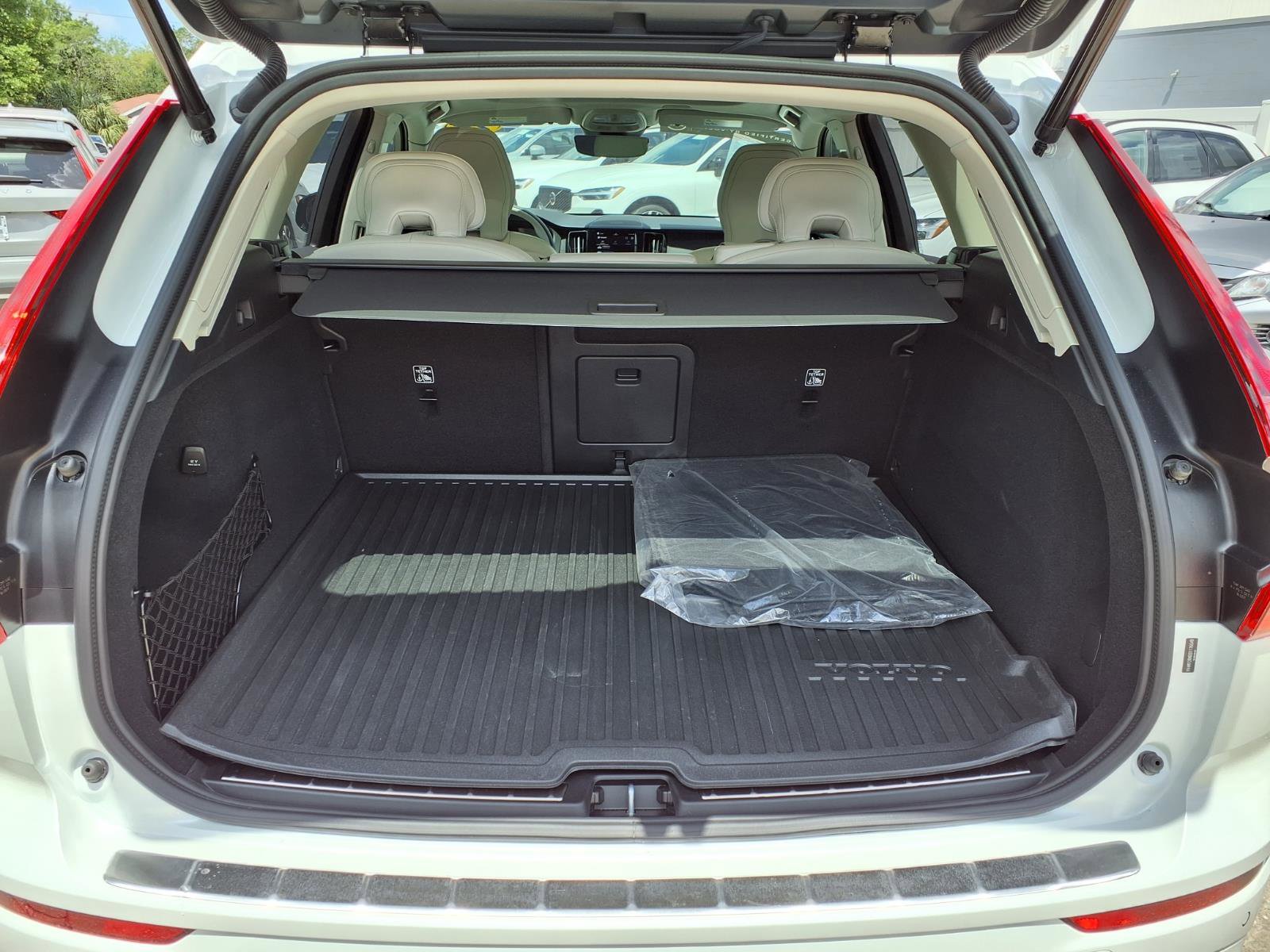 Certified 2025 Volvo XC60 B5 Ultra w/ Protection Package Premier AWD/4WD image 18