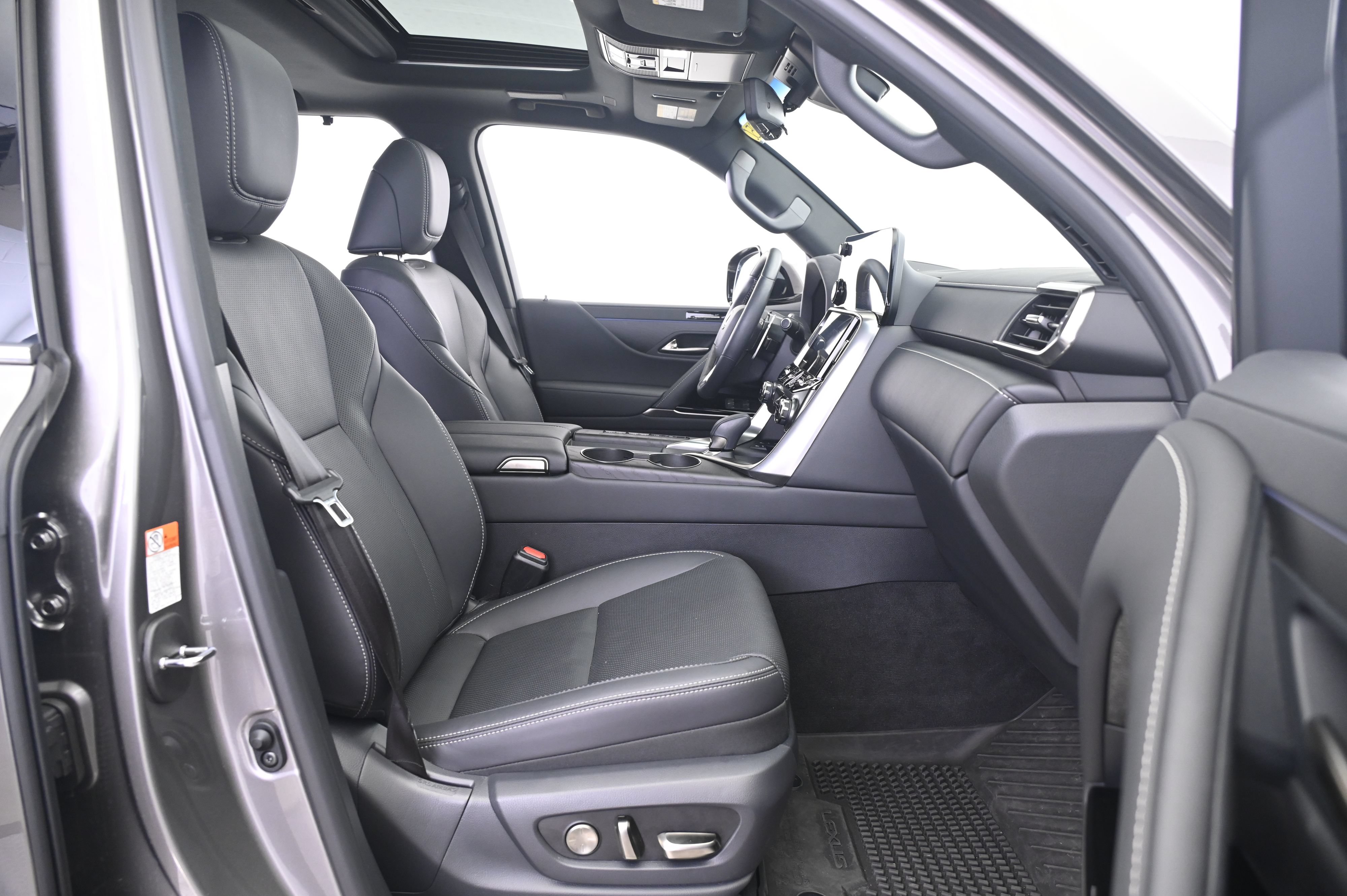 Used 2026 Lexus LX 700h Luxury AWD/4WD image 25