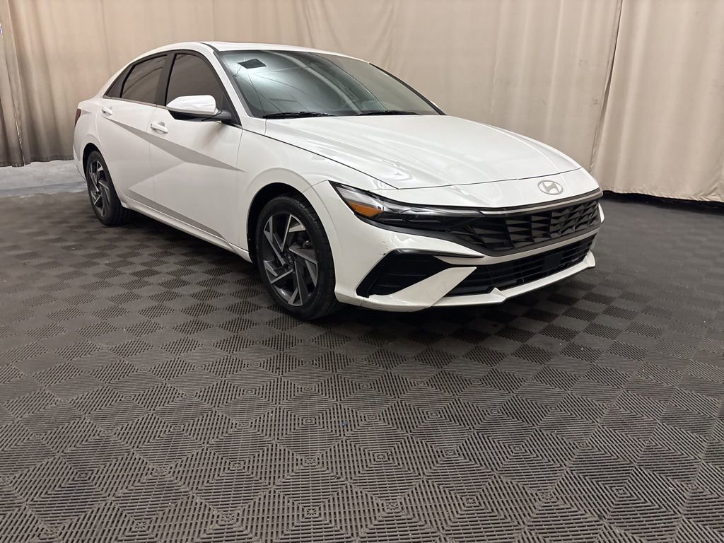 Used 2024 Hyundai Elantra SEL w/ Convenience Package image 3